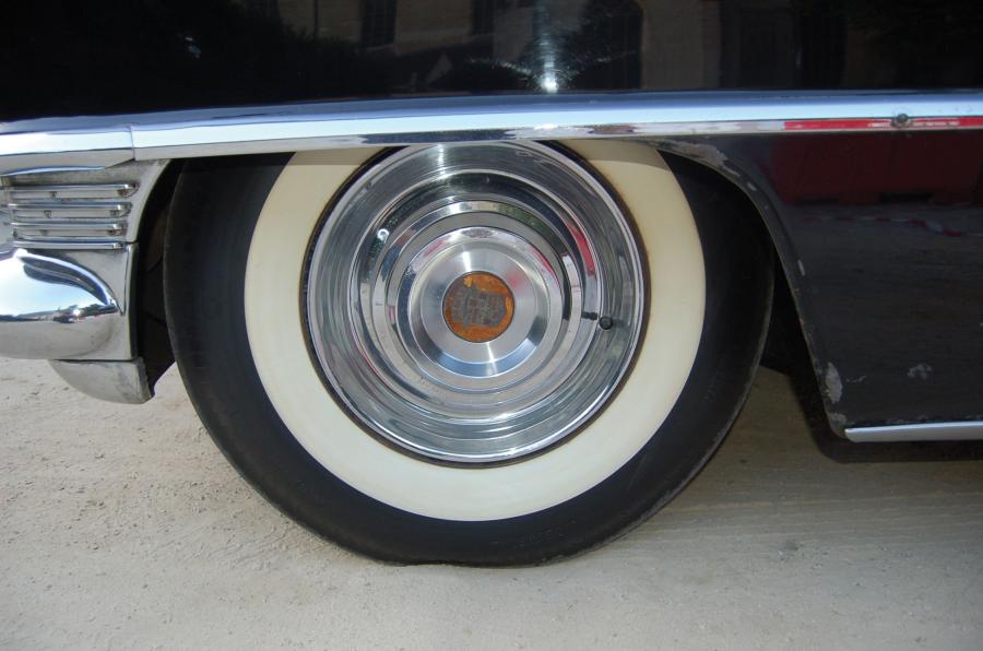 Колеса Cadillac Series 62 Convertible State Limousine 1955 года  (фото 5 из 5)